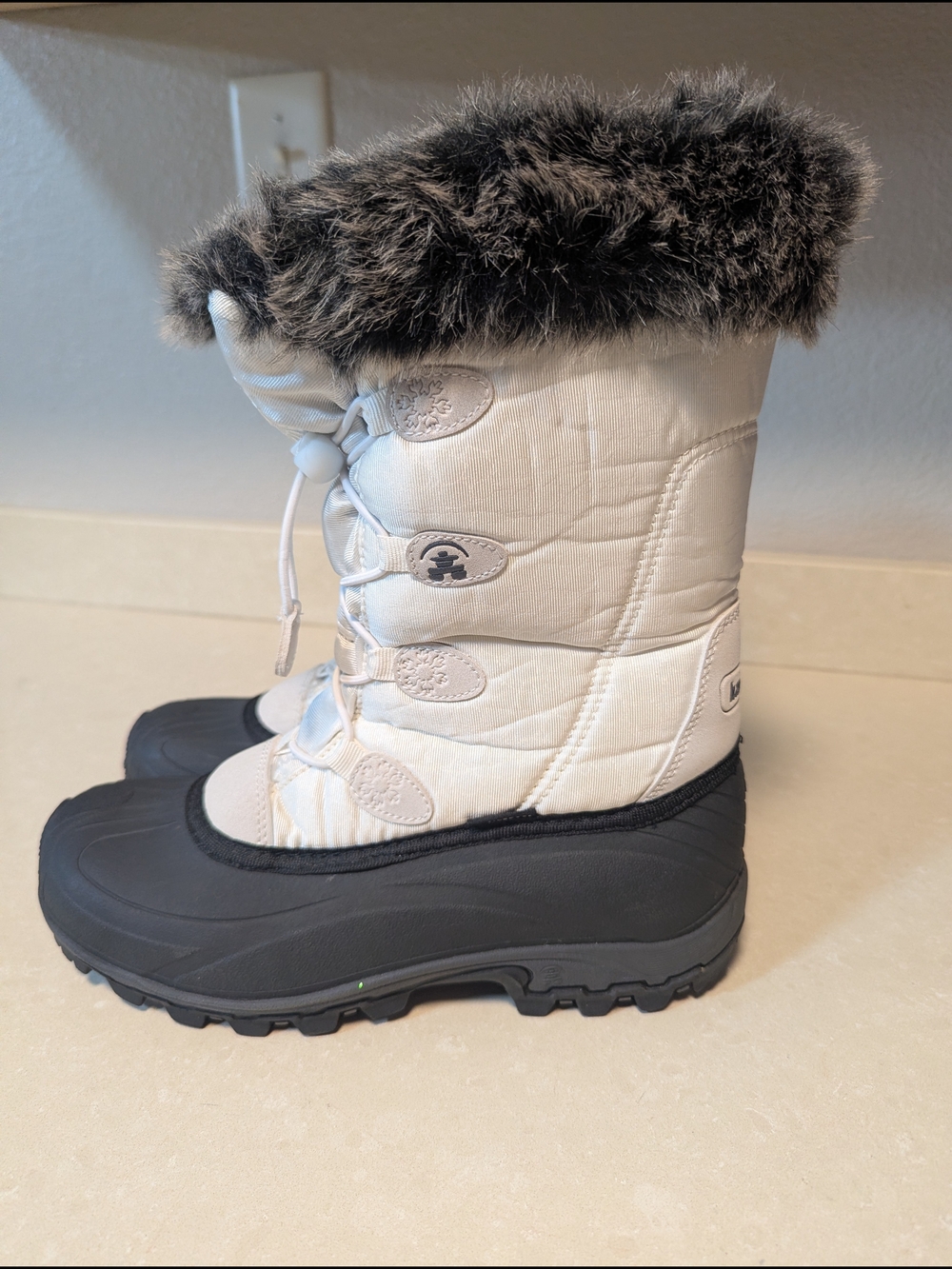 Kamik White Winter Boots with Faux Fur Cuff